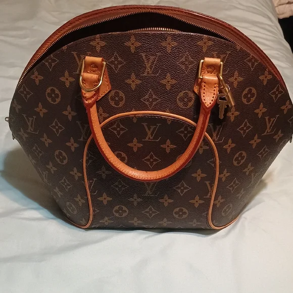 Louis Vuitton Classic Monogram Shoulder Bag - Picture 1 of 11